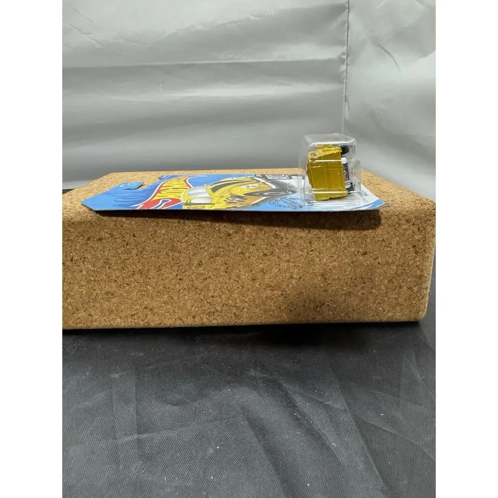 2020 Hot Wheels ‘49 VW Volkswagen Beetle Pickup Yellow Moon Eyes Mooneyes 95/250